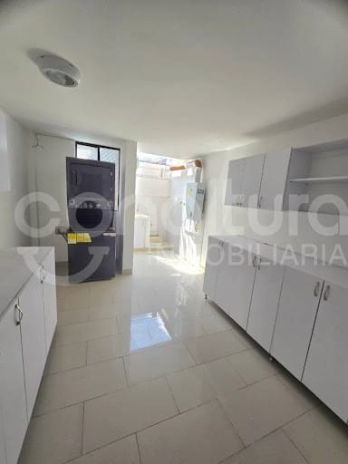 Apartamento de 3 alcobas en venta en Loma De Los Bernal, Medellín, 191 m² · foto 23 de 24
