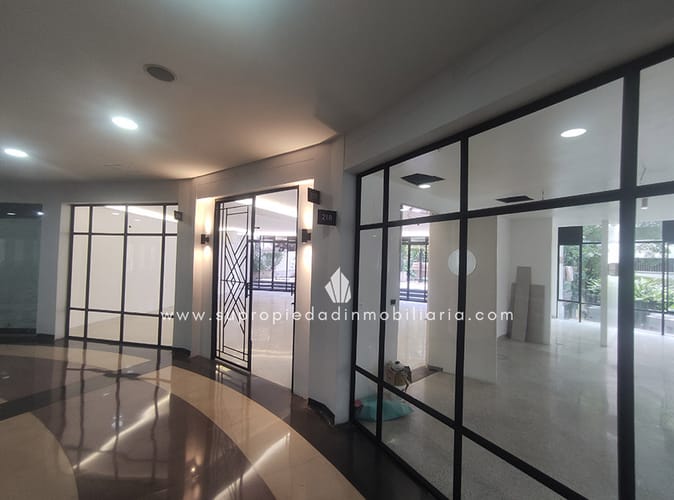 Local en arriendo en Milla De Oro, Medellín, 230 m² · foto 2 de 9
