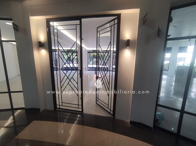 Local en arriendo en Milla De Oro, Medellín, 230 m² · foto 3 de 9