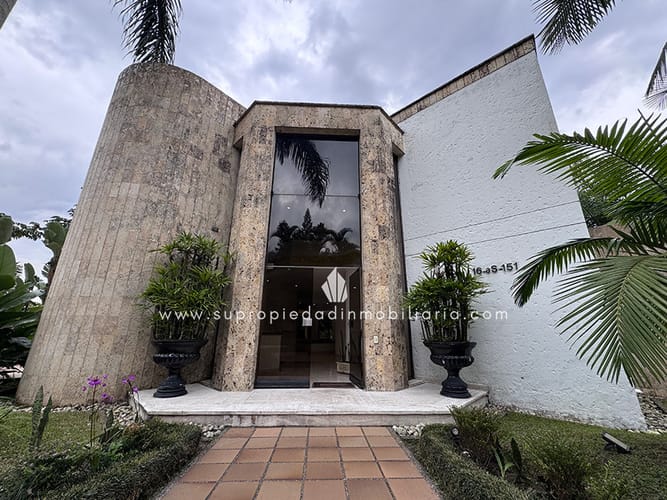 Casa de 3 alcobas en venta en San Lucas, Medellín, 640 m² · foto 2 de 24