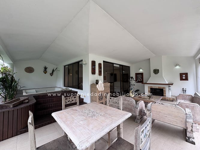 Casa de 3 alcobas en venta en San Lucas, Medellín, 640 m² · foto 5 de 24