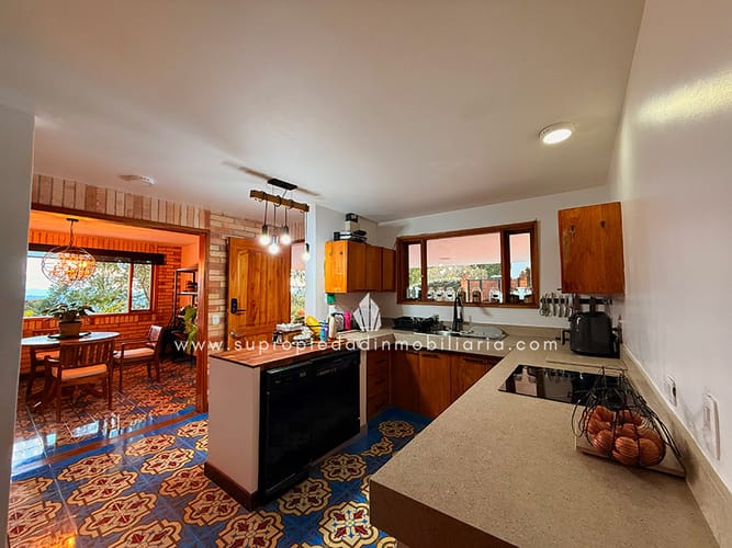 Casa de 6 alcobas en venta en Loma Del Escobero, Envigado, 550 m² · foto 3 de 24
