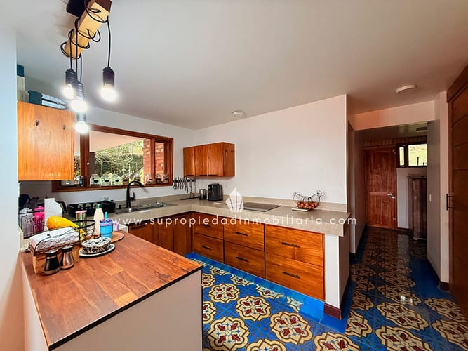 Casa de 6 alcobas en venta en Loma Del Escobero, Envigado, 550 m² · foto 4 de 24