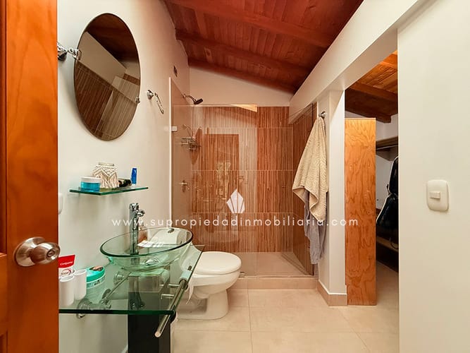 Casa de 6 alcobas en venta en Loma Del Escobero, Envigado, 550 m² · foto 13 de 24