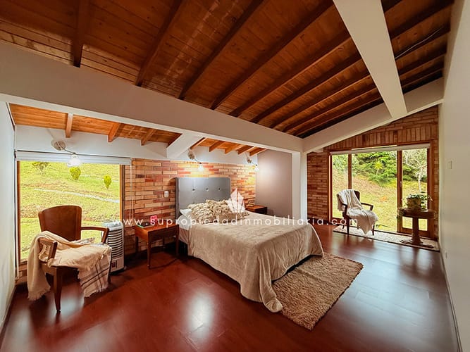 Casa de 6 alcobas en venta en Loma Del Escobero, Envigado, 550 m² · foto 15 de 24