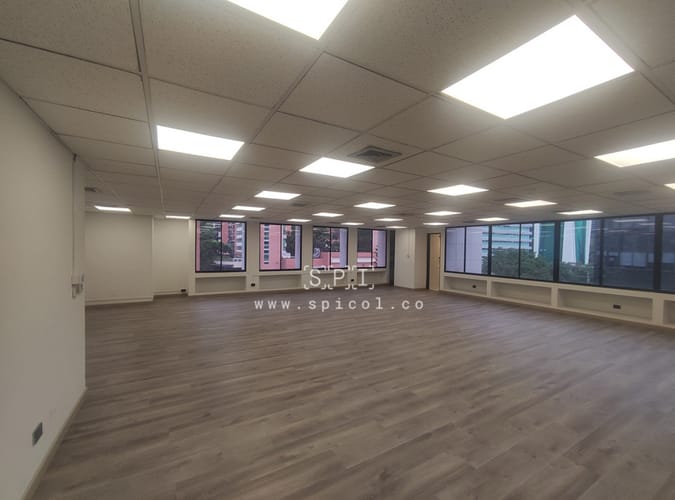 Oficina en arriendo en Patio Bonito, Medellín, 125 m² · foto 2 de 12