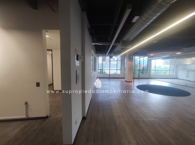 Local en arriendo en Milla De Oro, Medellín, 203 m² · foto 3 de 23
