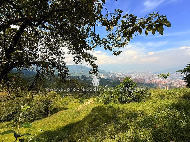 Lote en venta en Loma Del Escobero, Envigado, 2534 m² · foto 8 de 13