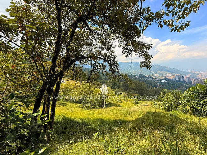 Lote en venta en Loma Del Escobero, Envigado, 2534 m² · foto 9 de 13