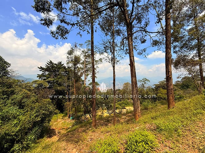 Lote en venta en Loma Del Escobero, Envigado, 2467 m² · foto 4 de 6