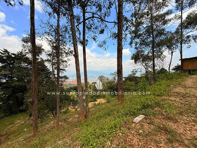 Lote en venta en Loma Del Escobero, Envigado, 2467 m² · foto 5 de 6