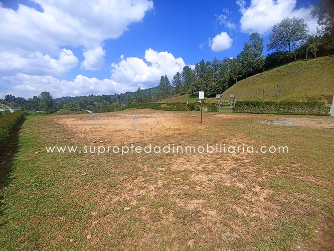 Lote en venta en Loma Del Chocho, Envigado, 776 m² · foto 2 de 10