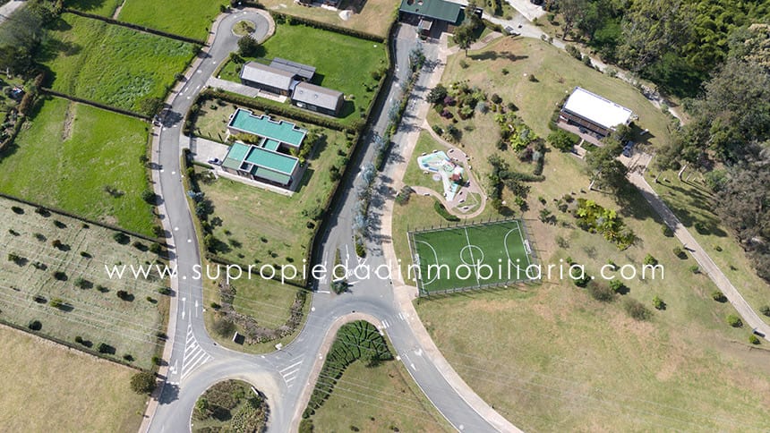 Lote en venta en El Tambo, La Ceja, 3022 m² · foto 2 de 9