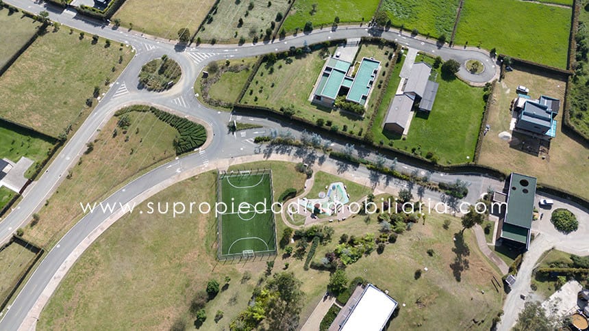 Lote en venta en El Tambo, La Ceja, 3022 m² · foto 4 de 9