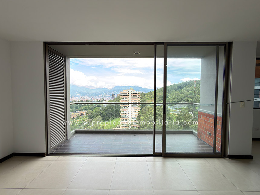 Apartamento en venta en Altos Del Poblado, Medellín · foto 3 de 24