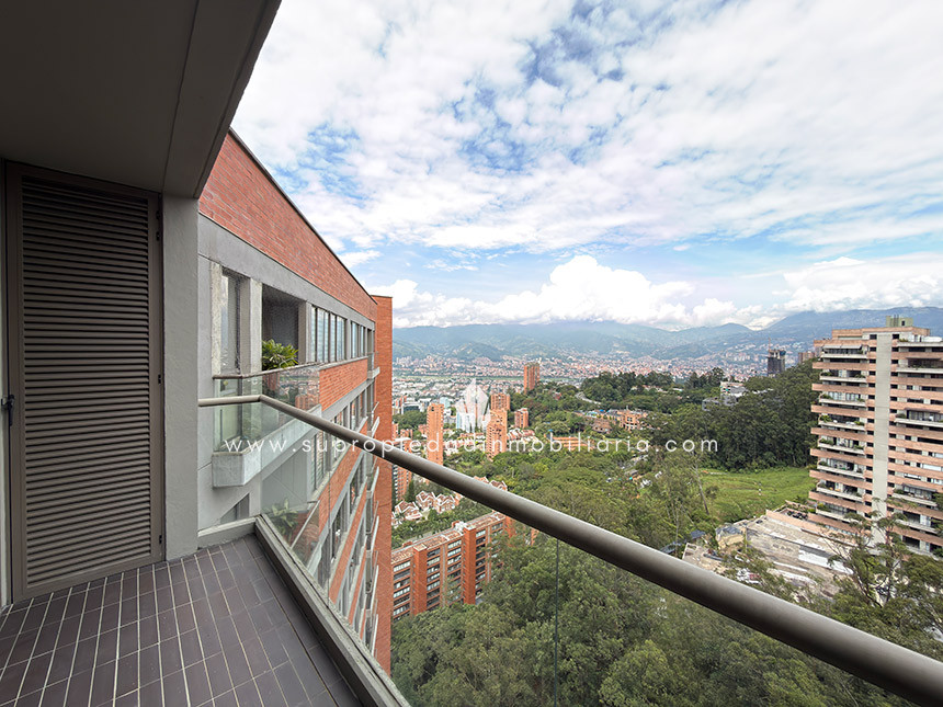 Apartamento en venta en Altos Del Poblado, Medellín · foto 4 de 24