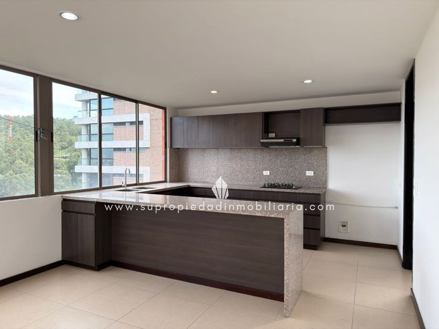 Apartamento en venta en Altos Del Poblado, Medellín · foto 9 de 24