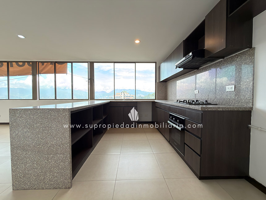Apartamento en venta en Altos Del Poblado, Medellín · foto 10 de 24
