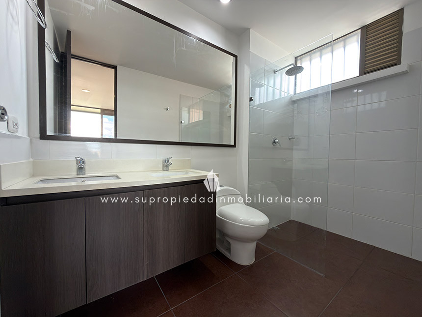 Apartamento en venta en Altos Del Poblado, Medellín · foto 14 de 24