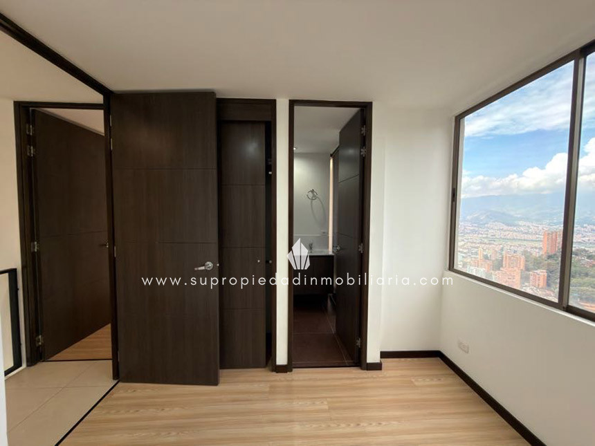 Apartamento en venta en Altos Del Poblado, Medellín · foto 18 de 24