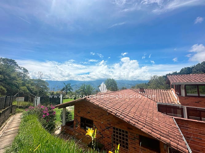Casa de 5 alcobas en venta en Pan De Azucar, Sabaneta, 352 m² · foto 2 de 24