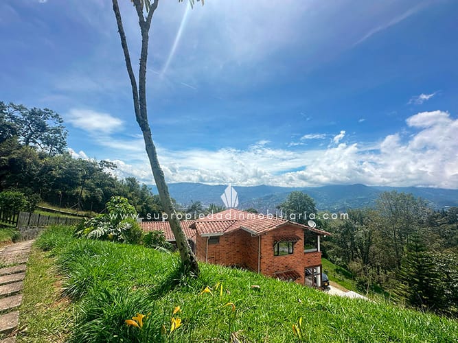 Casa de 5 alcobas en venta en Pan De Azucar, Sabaneta, 352 m² · foto 3 de 24