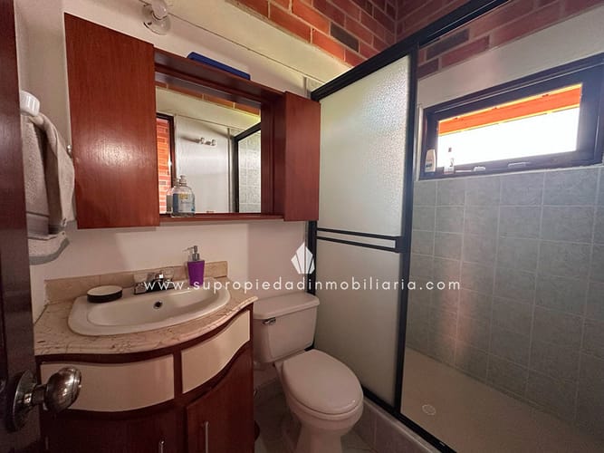 Casa de 5 alcobas en venta en Pan De Azucar, Sabaneta, 352 m² · foto 13 de 24