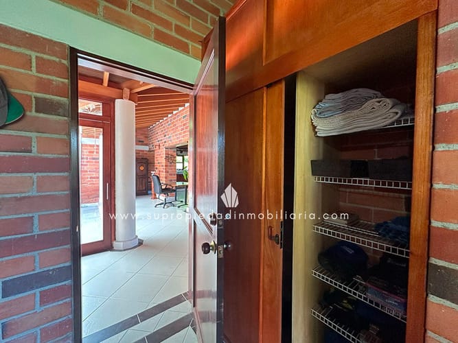 Casa de 5 alcobas en venta en Pan De Azucar, Sabaneta, 352 m² · foto 17 de 24
