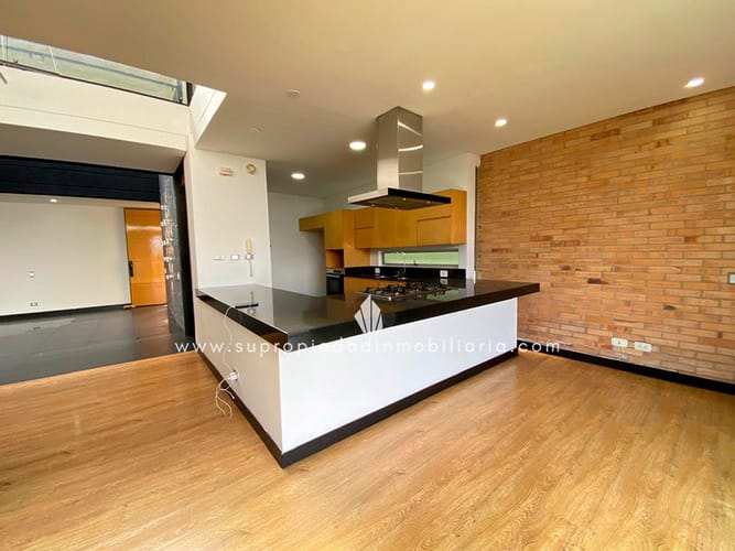 Casa de 4 alcobas en venta en Loma El Atravesado, Envigado, 380 m² · foto 3 de 24