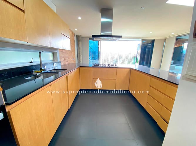 Casa de 4 alcobas en venta en Loma El Atravesado, Envigado, 380 m² · foto 5 de 24