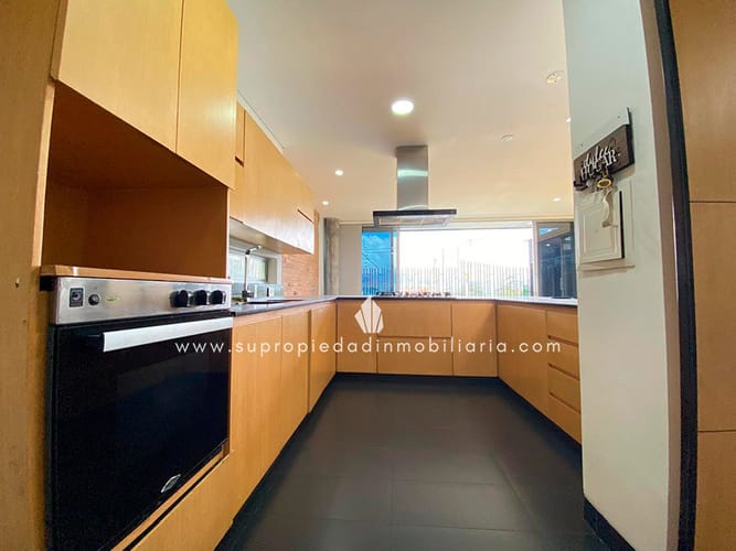 Casa de 4 alcobas en venta en Loma El Atravesado, Envigado, 380 m² · foto 6 de 24