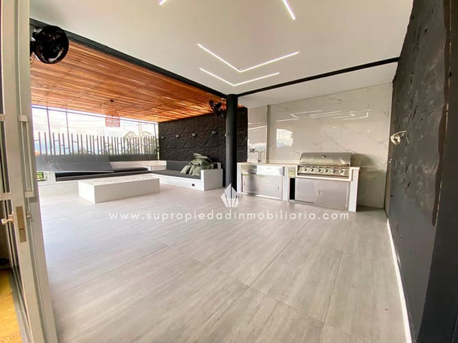 Casa de 4 alcobas en venta en Loma El Atravesado, Envigado, 380 m² · foto 7 de 24