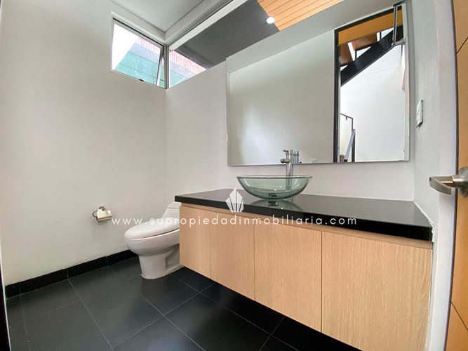 Casa de 4 alcobas en venta en Loma El Atravesado, Envigado, 380 m² · foto 8 de 24