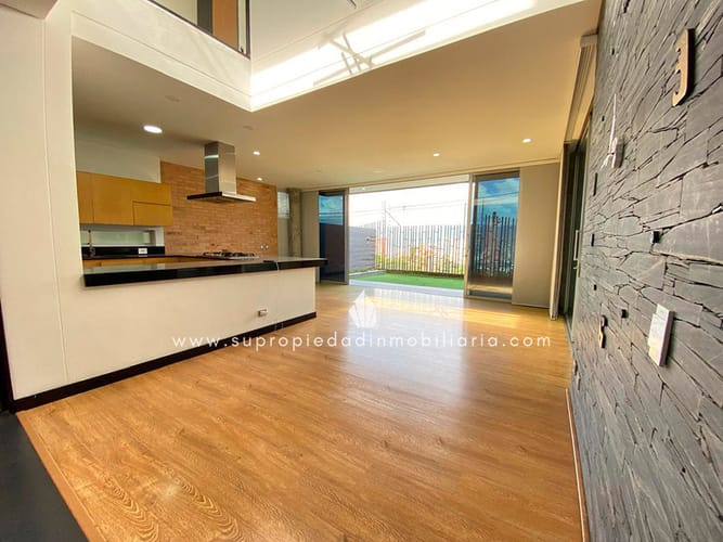 Casa de 4 alcobas en venta en Loma El Atravesado, Envigado, 380 m² · foto 10 de 24