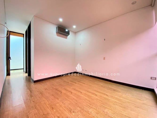 Casa de 4 alcobas en venta en Loma El Atravesado, Envigado, 380 m² · foto 19 de 24