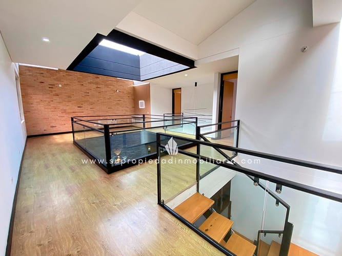 Casa de 4 alcobas en venta en Loma El Atravesado, Envigado, 380 m² · foto 23 de 24