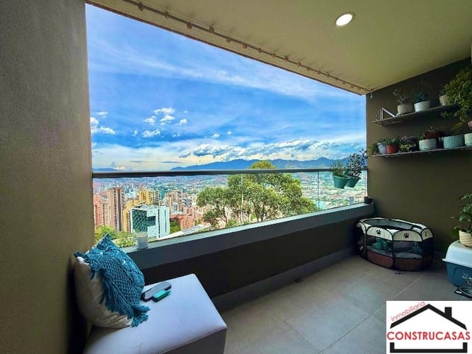 Apartaestudio en venta en El Poblado, Medellín, 55 m² · foto 3 de 14