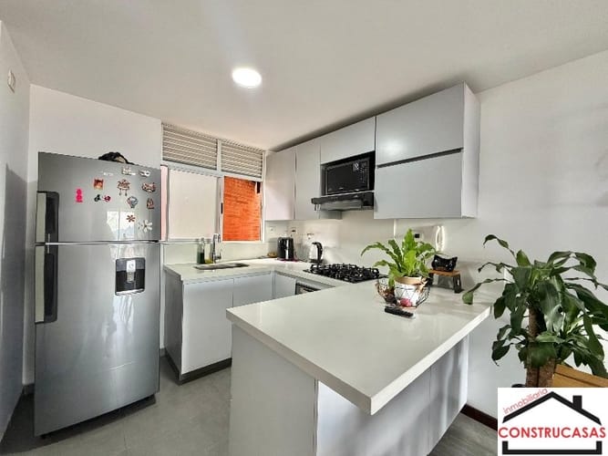 Apartaestudio en venta en El Poblado, Medellín, 55 m² · foto 6 de 14