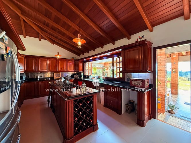 Casa de 5 alcobas en venta en Altos Del Escobero, Envigado, 588 m² · foto 4 de 24
