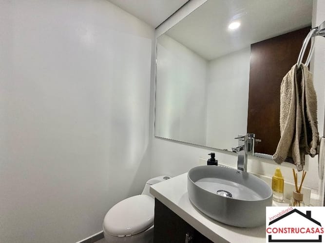 Apartaestudio en venta en El Poblado, Medellín, 55 m² · foto 8 de 14