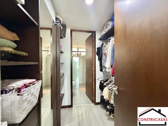 Apartaestudio en venta en El Poblado, Medellín, 55 m² · foto 10 de 14