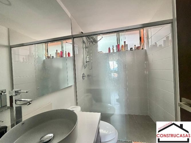 Apartaestudio en venta en El Poblado, Medellín, 55 m² · foto 11 de 14