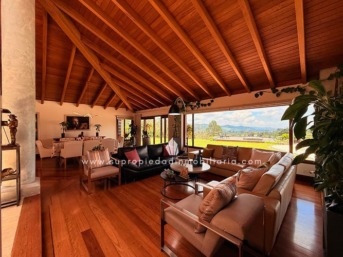 Casa de 5 alcobas en venta en Altos Del Escobero, Envigado, 588 m² · foto 6 de 24