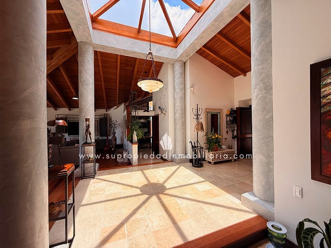 Casa de 5 alcobas en venta en Altos Del Escobero, Envigado, 588 m² · foto 9 de 24