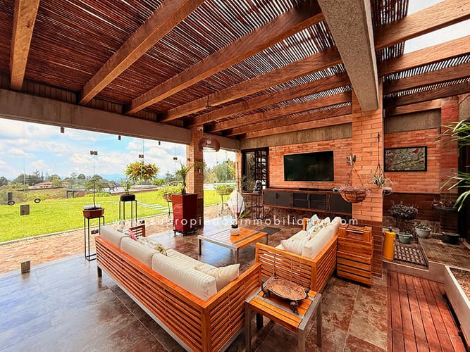 Casa de 5 alcobas en venta en Altos Del Escobero, Envigado, 588 m² · foto 12 de 24
