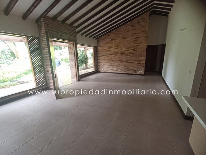 Casa en venta en Loma De Las Brujas, Envigado · foto 3 de 24