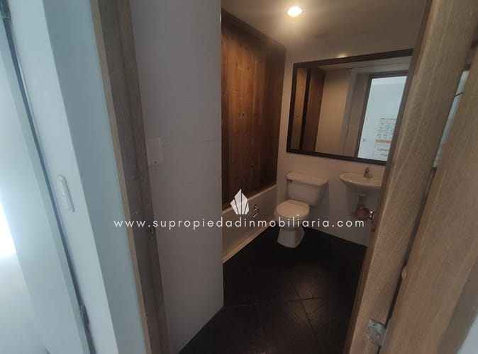 Local en arriendo en Milla De Oro, Medellín, 46 m² · foto 5 de 11