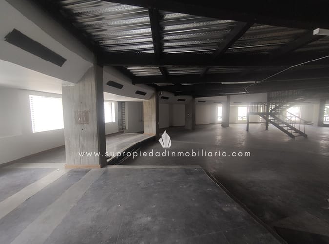 Local en arriendo en Milla De Oro, Medellín, 728 m² · foto 2 de 18