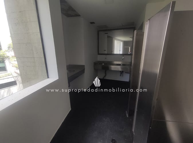 Local en arriendo en Milla De Oro, Medellín, 728 m² · foto 12 de 18