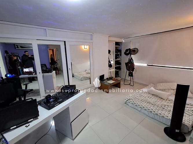 Apartamento de 6 alcobas en venta en Lorena, Medellín, 250 m² · foto 3 de 14